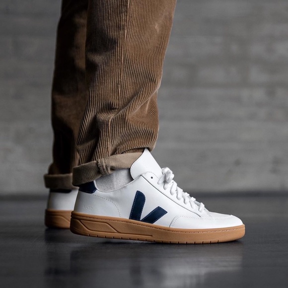 Veja Other - Veja Mens V-12 Sneakers - Extra White/Nautico/Gum Sole Size 43